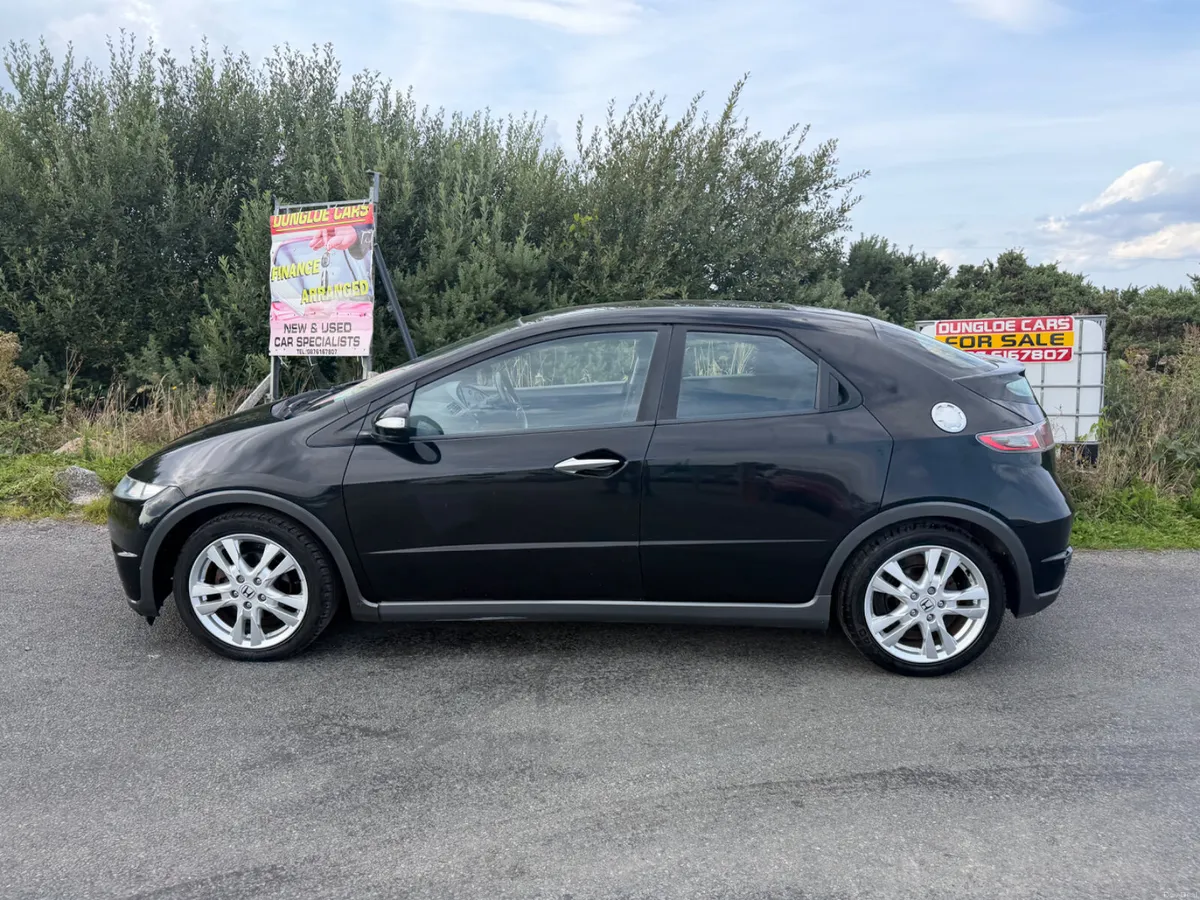 Honda Civic 2011 - Image 2