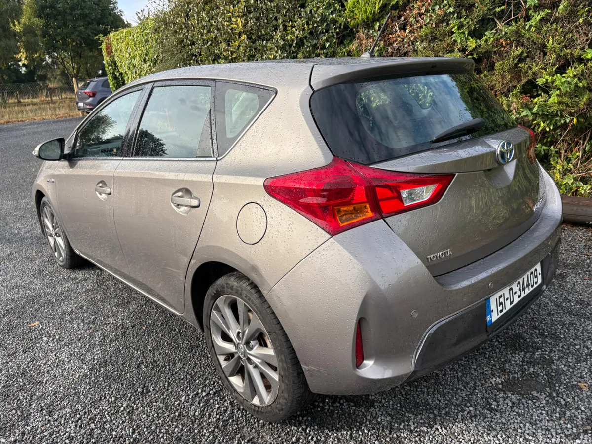 Toyota Auris 2015 Hybrid - Image 4