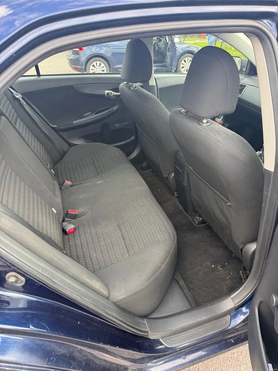 Toyota corolla - Image 6