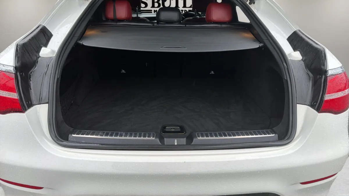 172 Mercedes-Benz GLC220d 4MATIC AUTO  AMG SPORT - Image 5