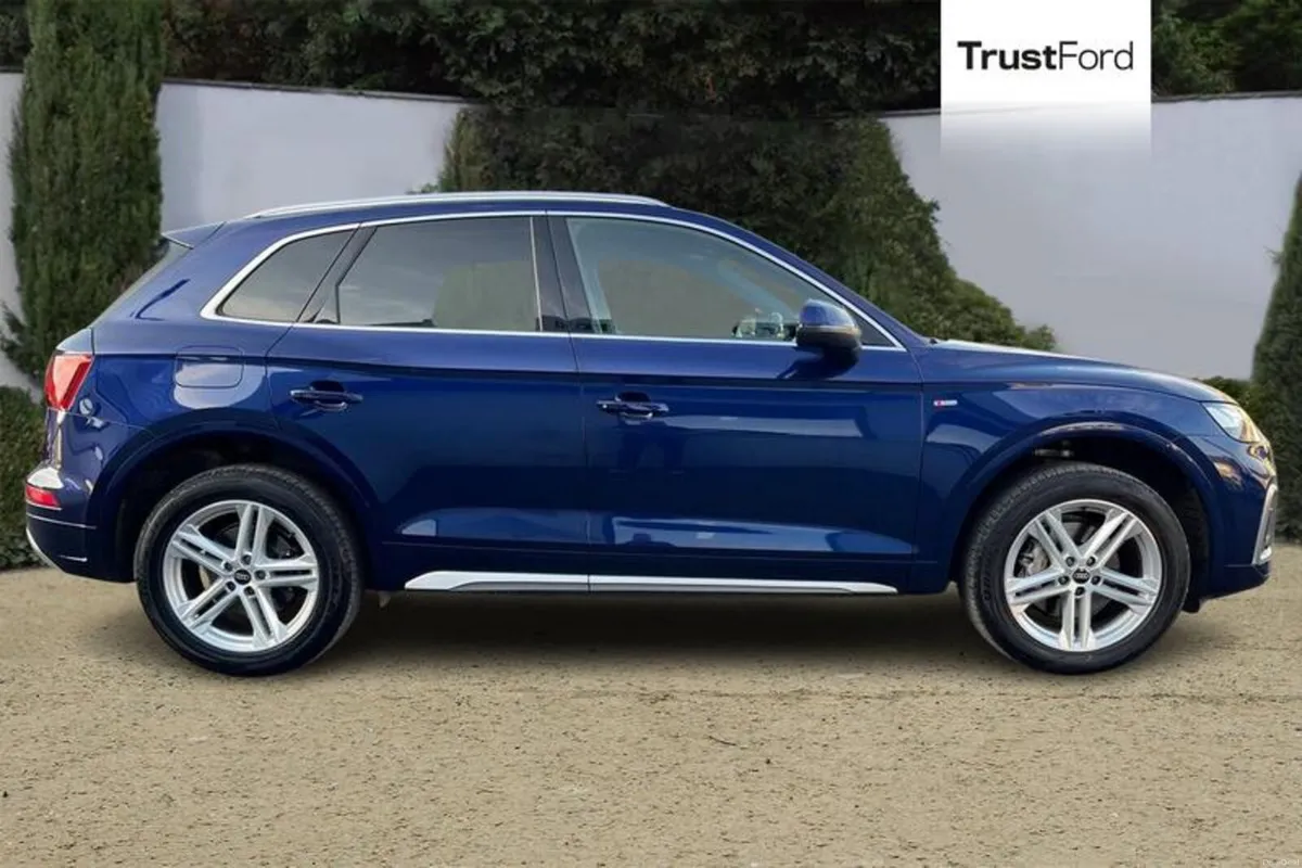 Audi Q5 2.0 TFSI 45 S line SUV 5dr Petrol S Tronic - Image 3