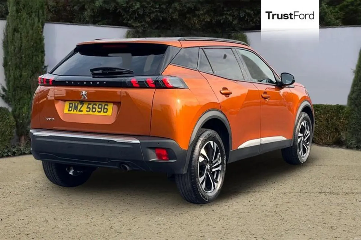 Peugeot 2008 1.2 PureTech Allure Premium + SUV 5dr - Image 4
