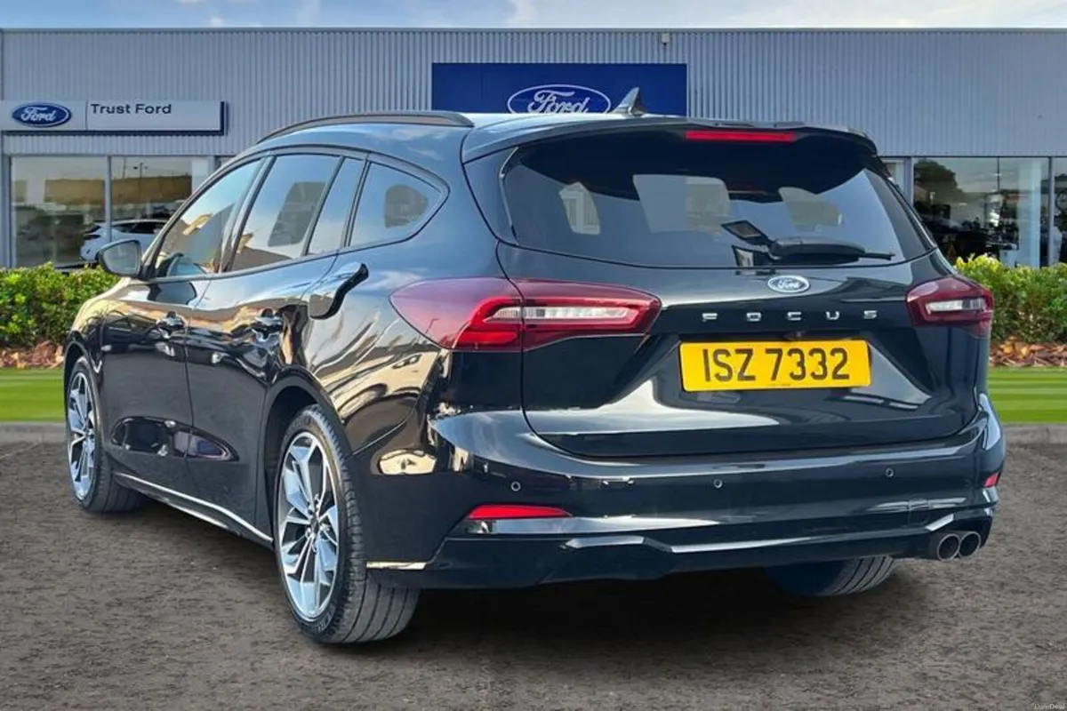 Ford Focus 1.0 EcoBoost Hybrid mHEV 155 ST-Line X - Image 2