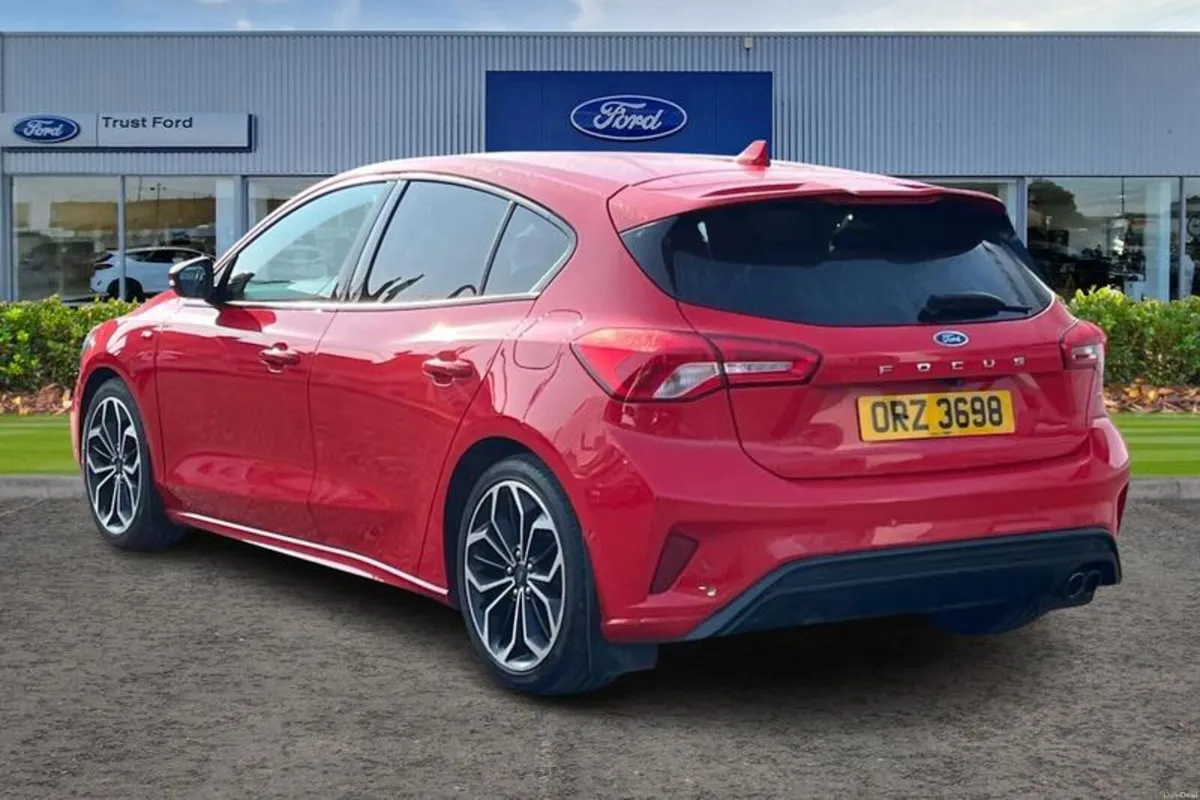 Ford Focus 1.0 EcoBoost 125 ST-Line X 5dr - Image 2