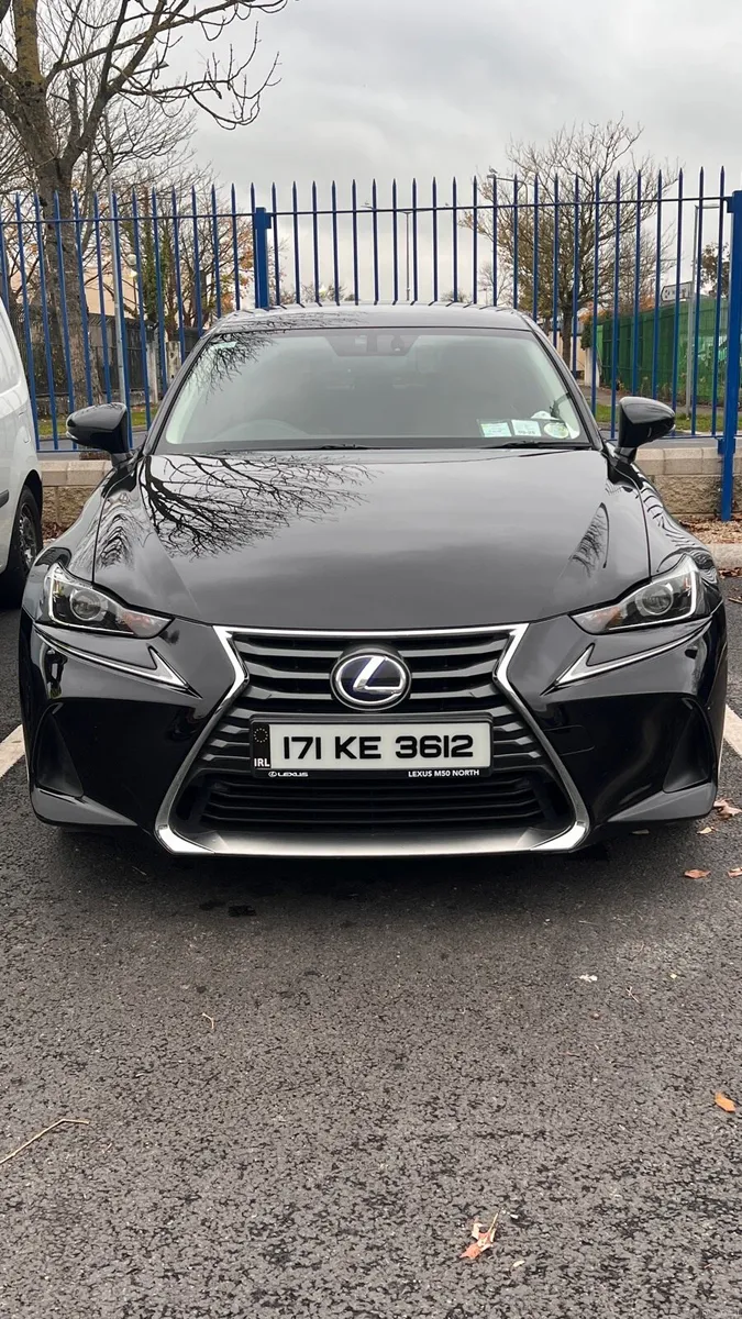 Lexus is300h - Image 1