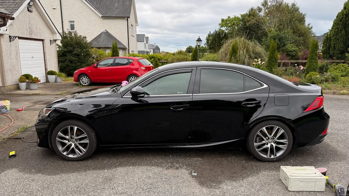 Lexus is300h - Image 4