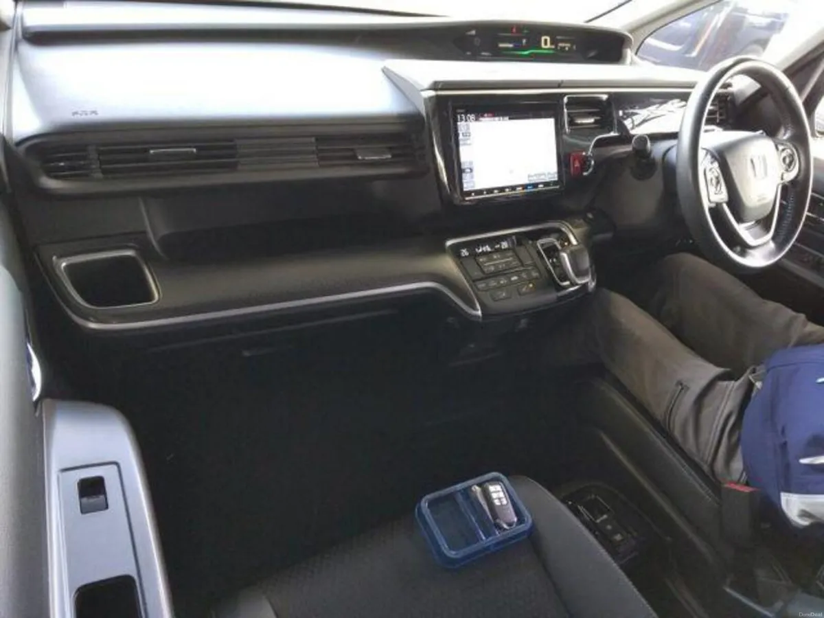 2019 Honda Stepwagon - Image 3