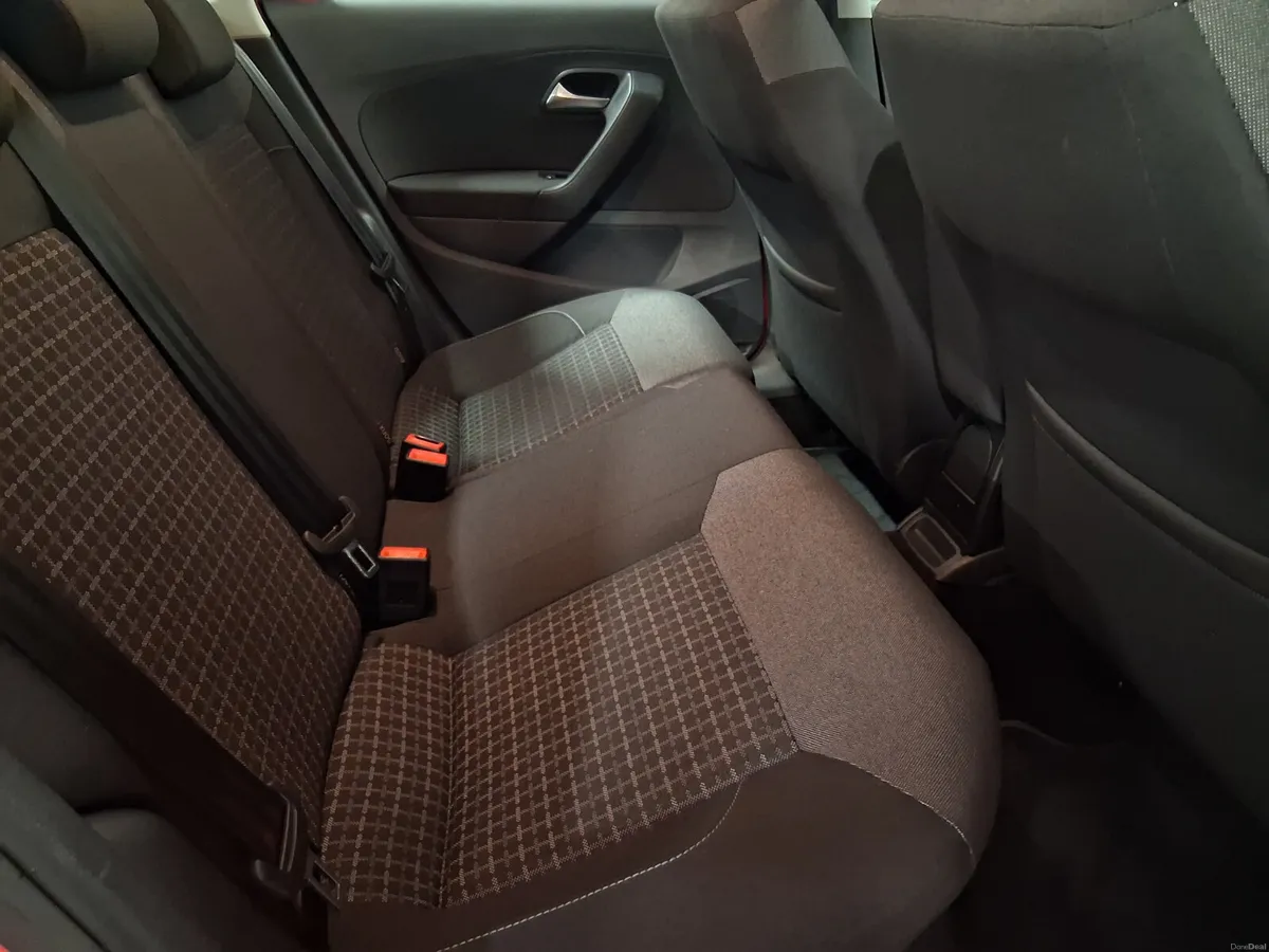 2016 Volkswagen Polo **LOW KMS - AUTO** - Image 6