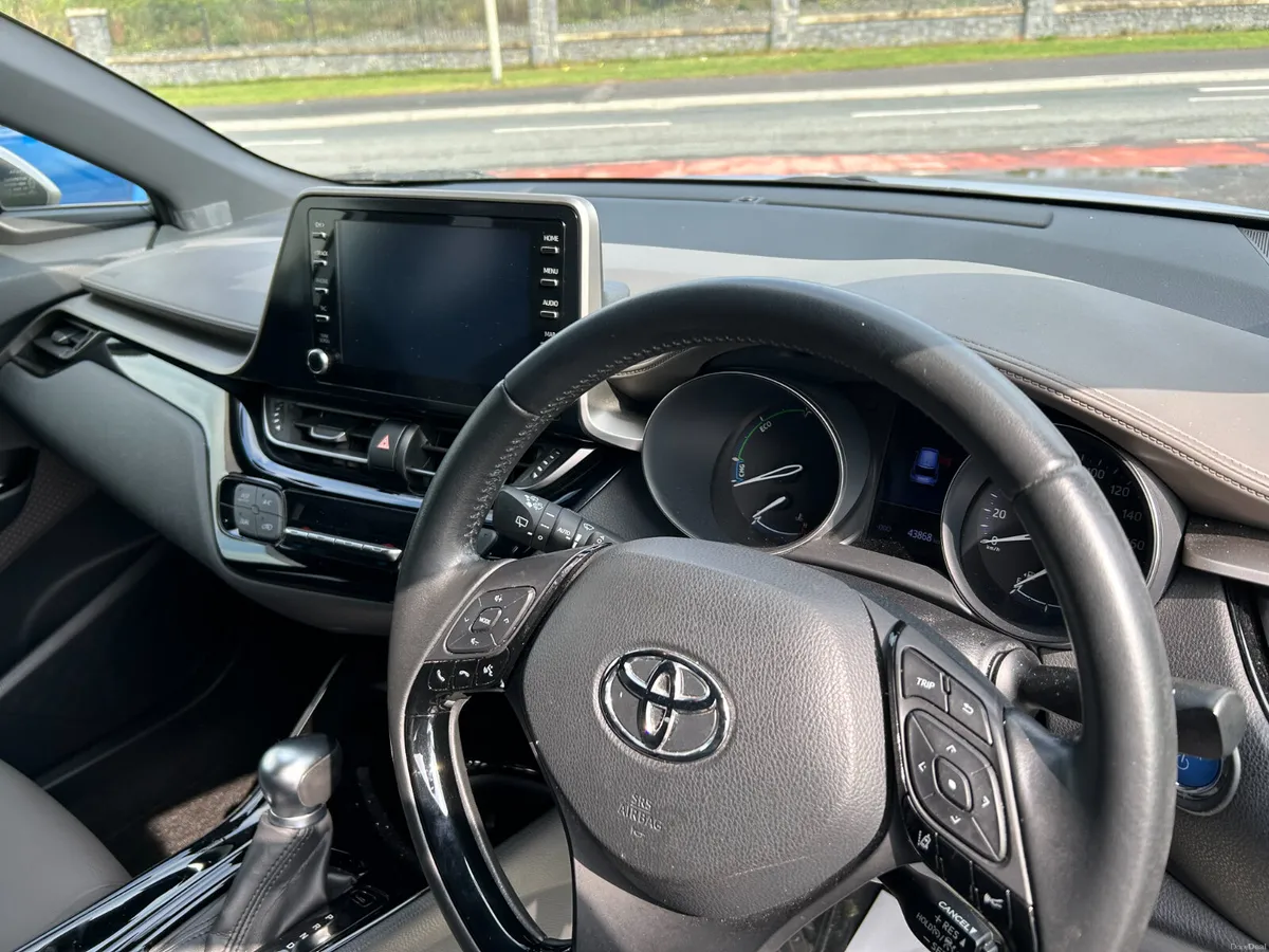 TOYOTA CHR 2020, 1.8 HYBRID AUTO LOW KM HIGH SPEC - Image 3
