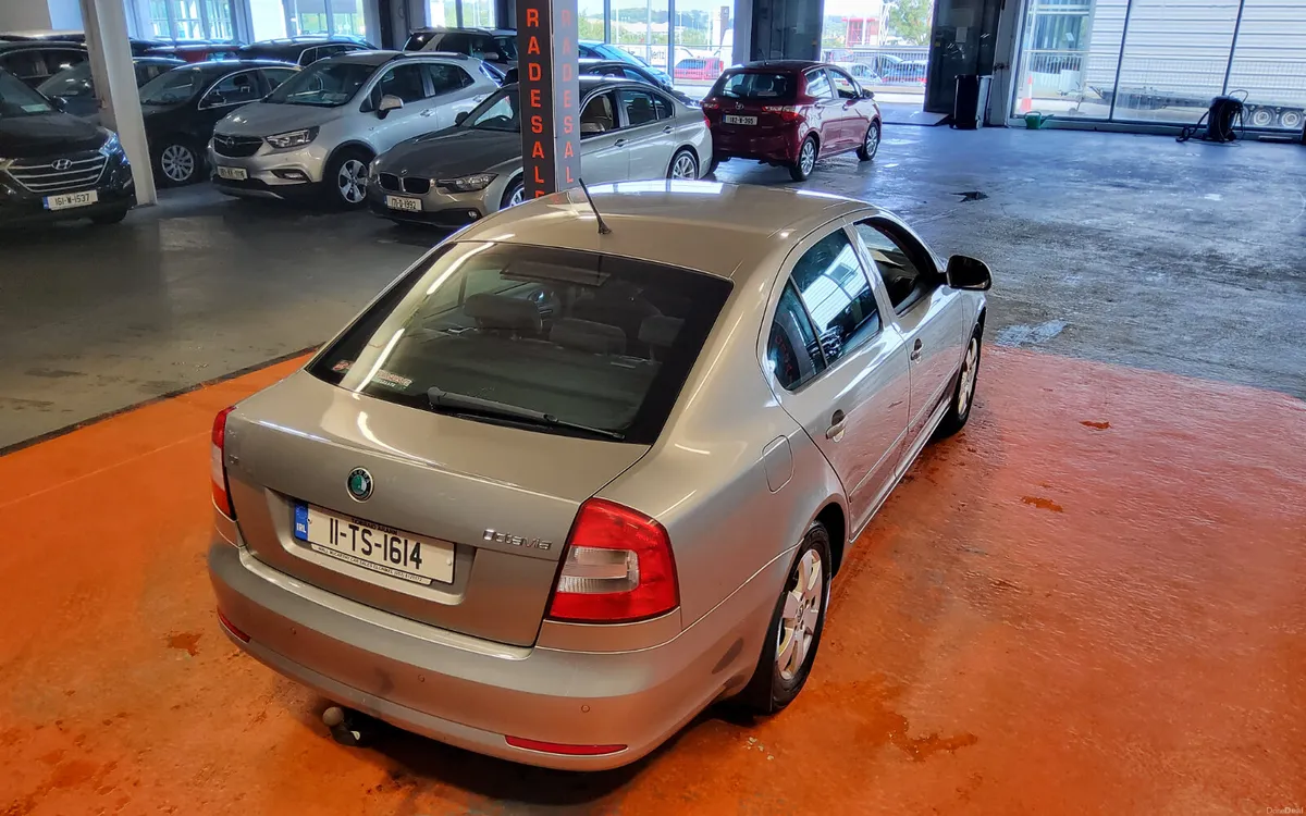 Skoda Octavia 2011 - Image 2