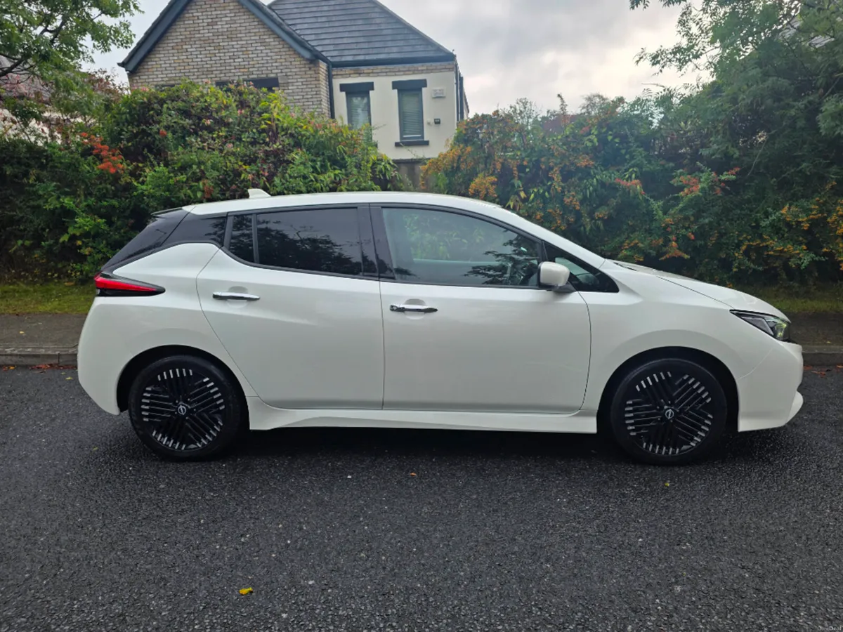 Nissan Leaf 40k EV SV Premium 40KW MY22 4DR - Image 2