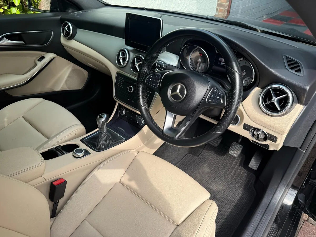 2016 Mercedes CLA 180 MANUAL 45500 KMS SUNROOF - Image 3