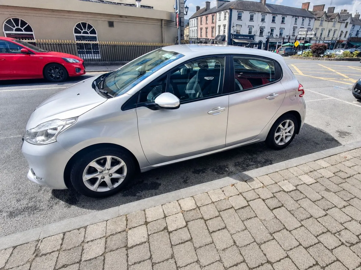 Peugeot 208 2014 - Image 2