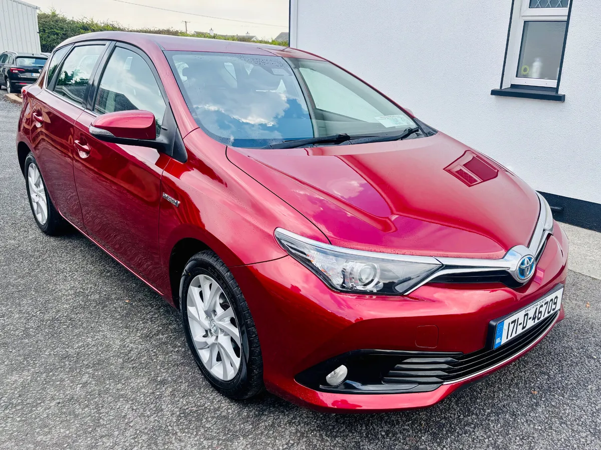 Toyota Auris 2017 PETROL HYBRID LUNA - Image 1