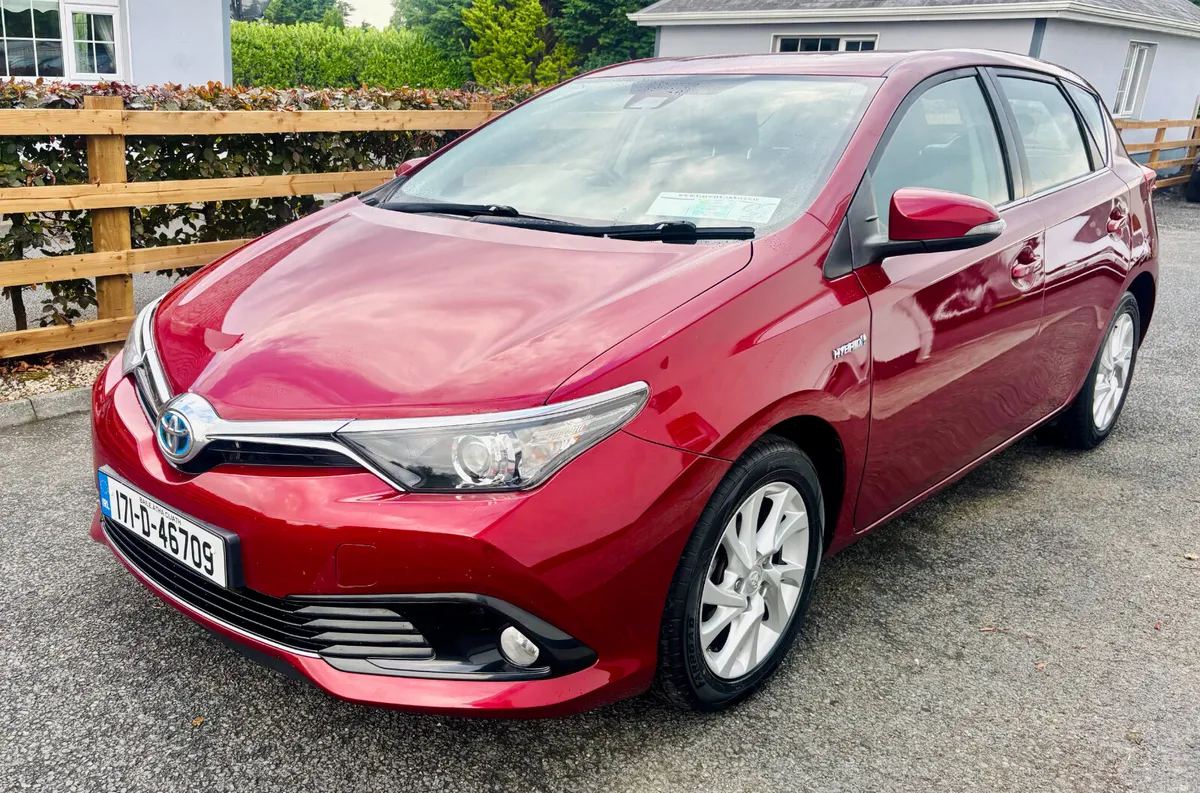 Toyota Auris 2017 PETROL HYBRID LUNA - Image 6