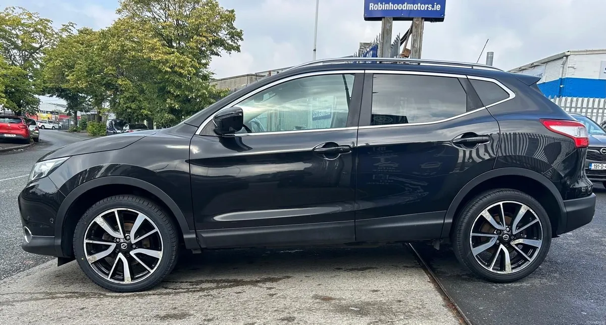 2017 Nissan Qashqai Tekna -NCT 02/27 – Panoramic - Image 4