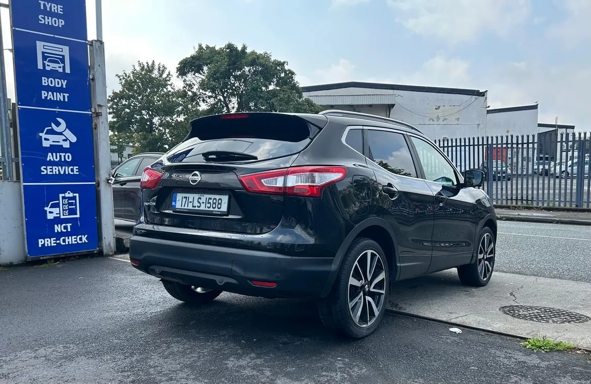 2017 Nissan Qashqai Tekna -NCT 02/27 – Panoramic - Image 5