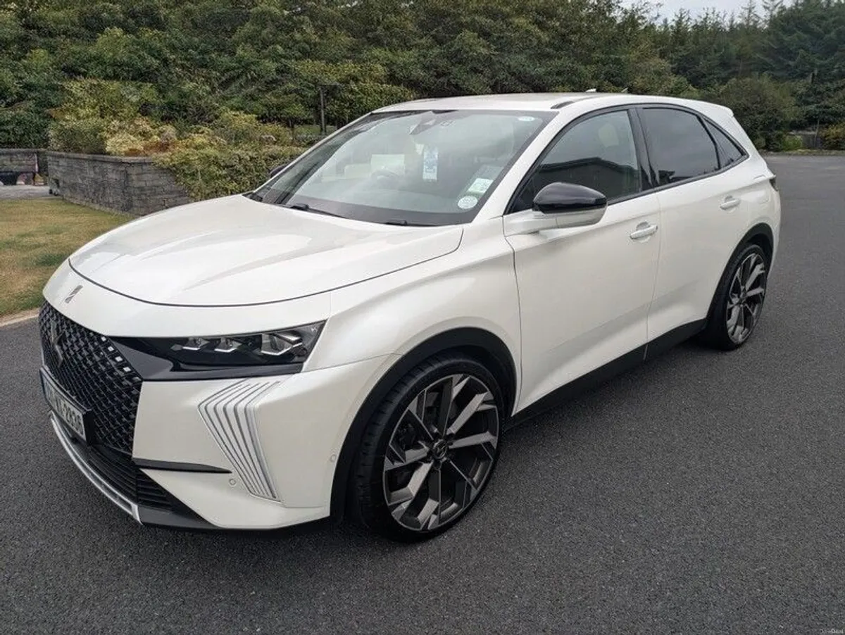 DS7 E-TENSE 360bhp 4X4 OPERA PHEV - Image 2