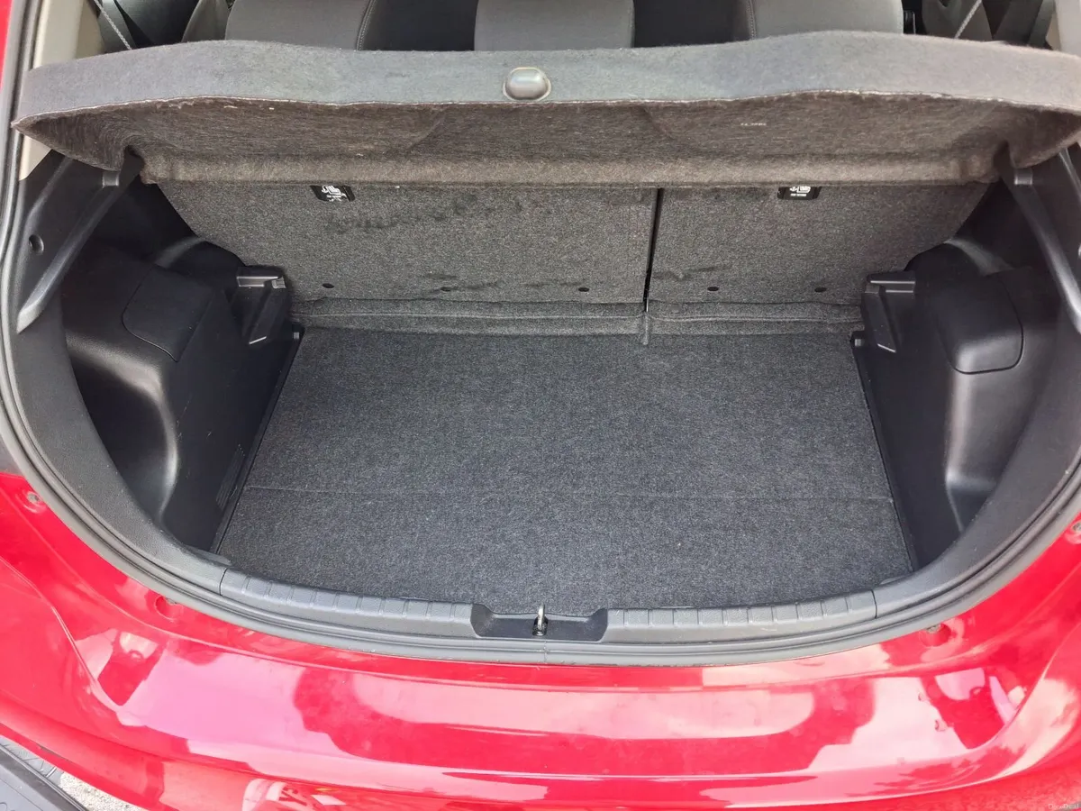 Toyota Yaris Hybrid 2019 - NOT JAPANESE IMPORT! - Image 3