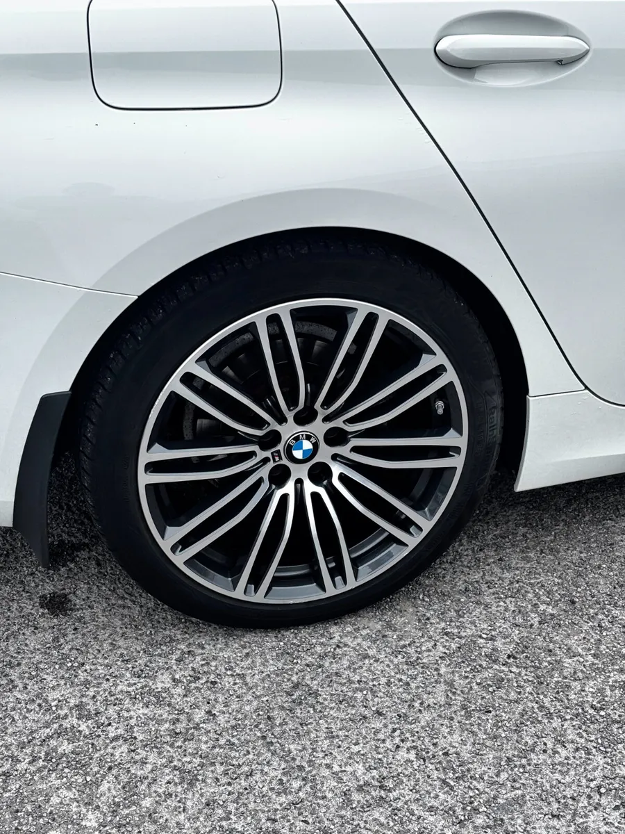 191 BMW 320D . Low kilometres - Image 3