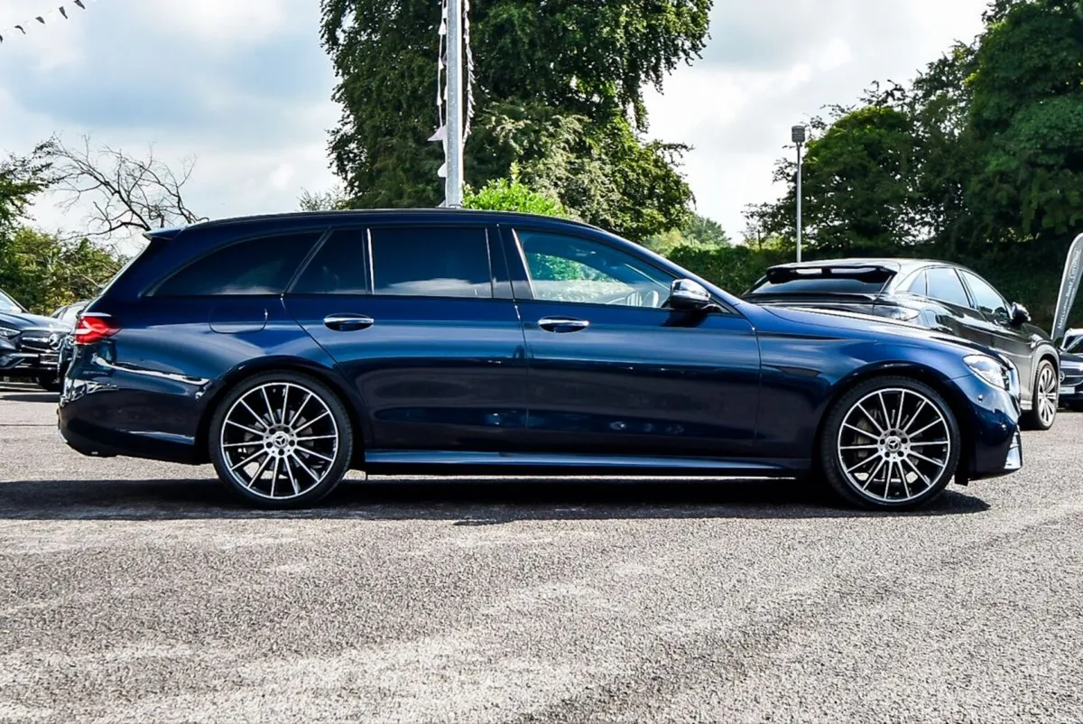Mercedes-Benz E-Class E220d AMG Premium Plus Estat - Image 3