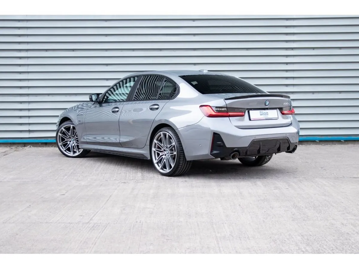 BMW 3-Series 2023 330E M-SPORT PRO - Image 3