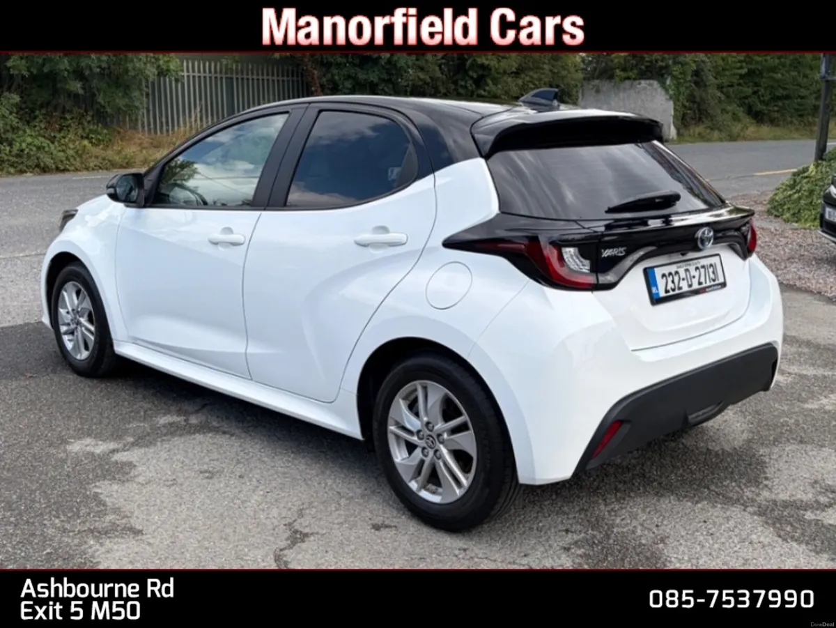 2023 232 Toyota Yaris Luna 1.5 Petrol Hybrid - Image 6