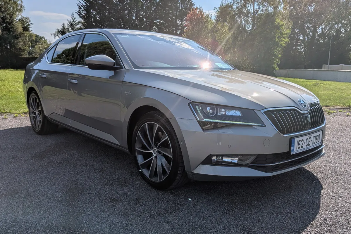 Skoda Superb 4x4 AUTO / LUXURY TOP SPEC /2015 - Image 1