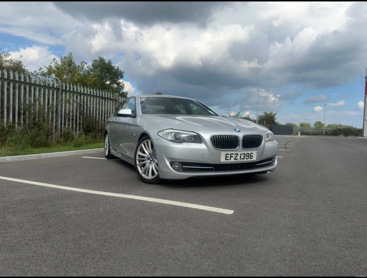 BMW 5-Series 2010 - Image 1