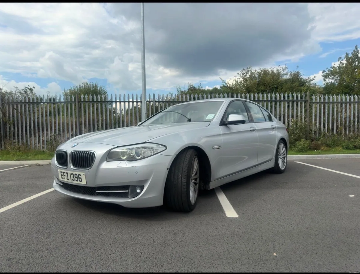 BMW 5-Series 2010 - Image 2