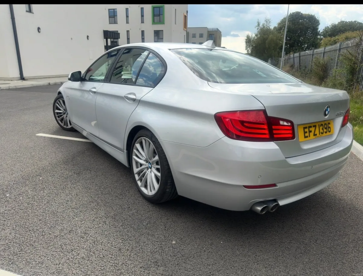 BMW 5-Series 2010 - Image 4