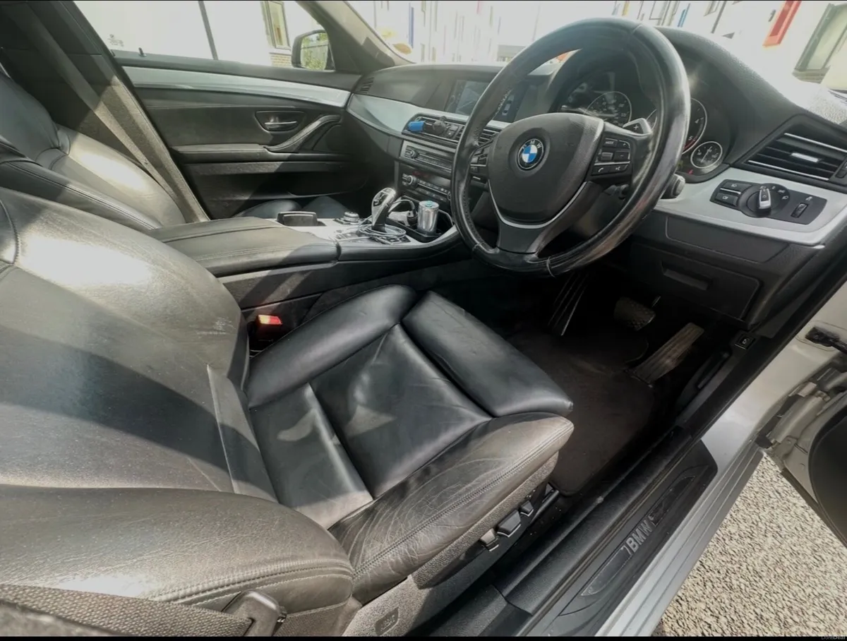 BMW 5-Series 2010 - Image 6