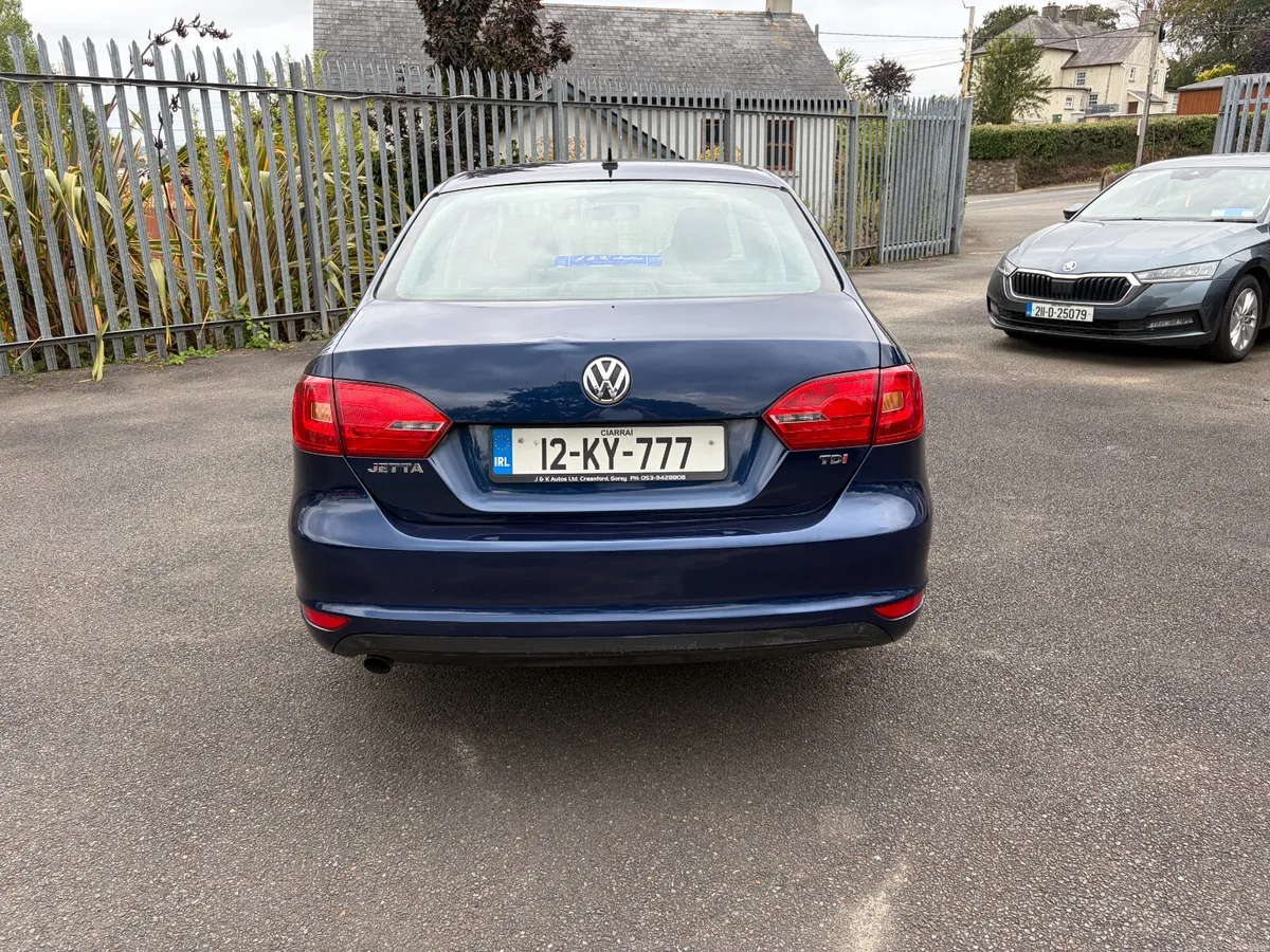 Volkswagen Jetta 2012, 1.6 TDI TRENDLINE - Image 2