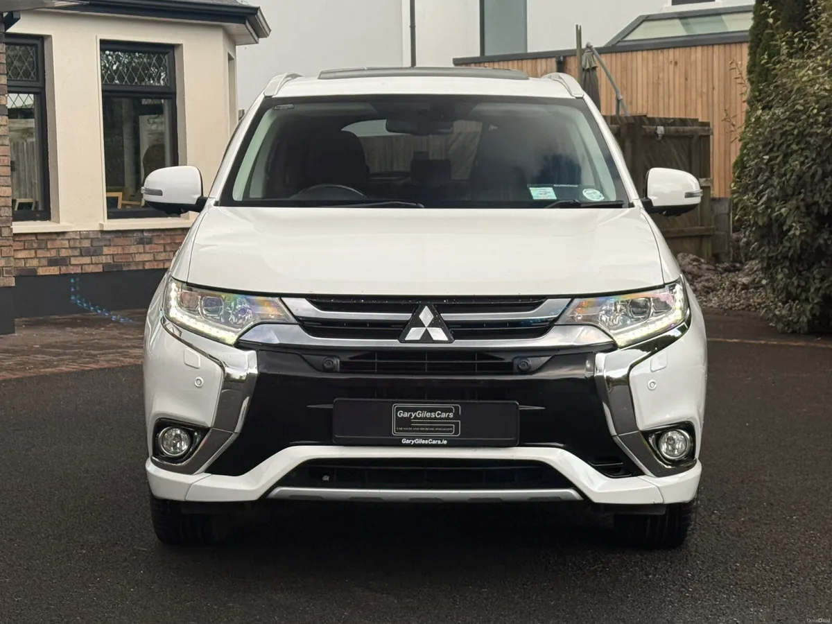 Excellent Condition 162 Mitsubishi Outlander PHEV! - Image 2