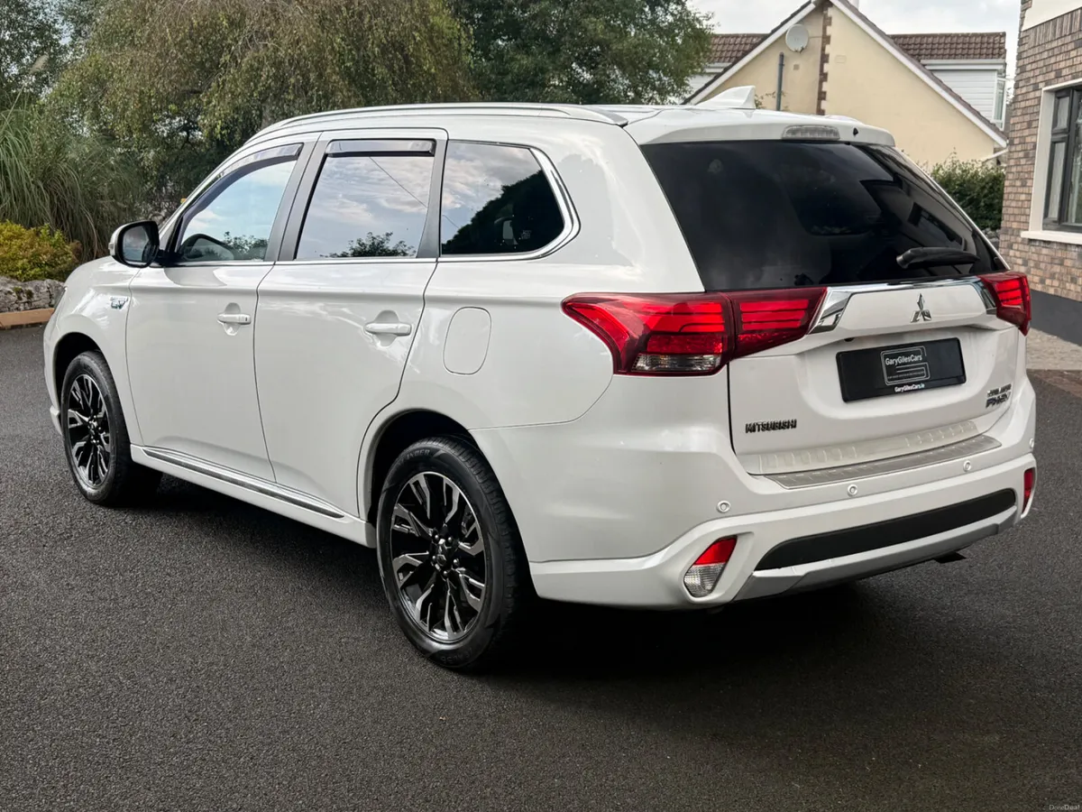 Excellent Condition 162 Mitsubishi Outlander PHEV! - Image 5