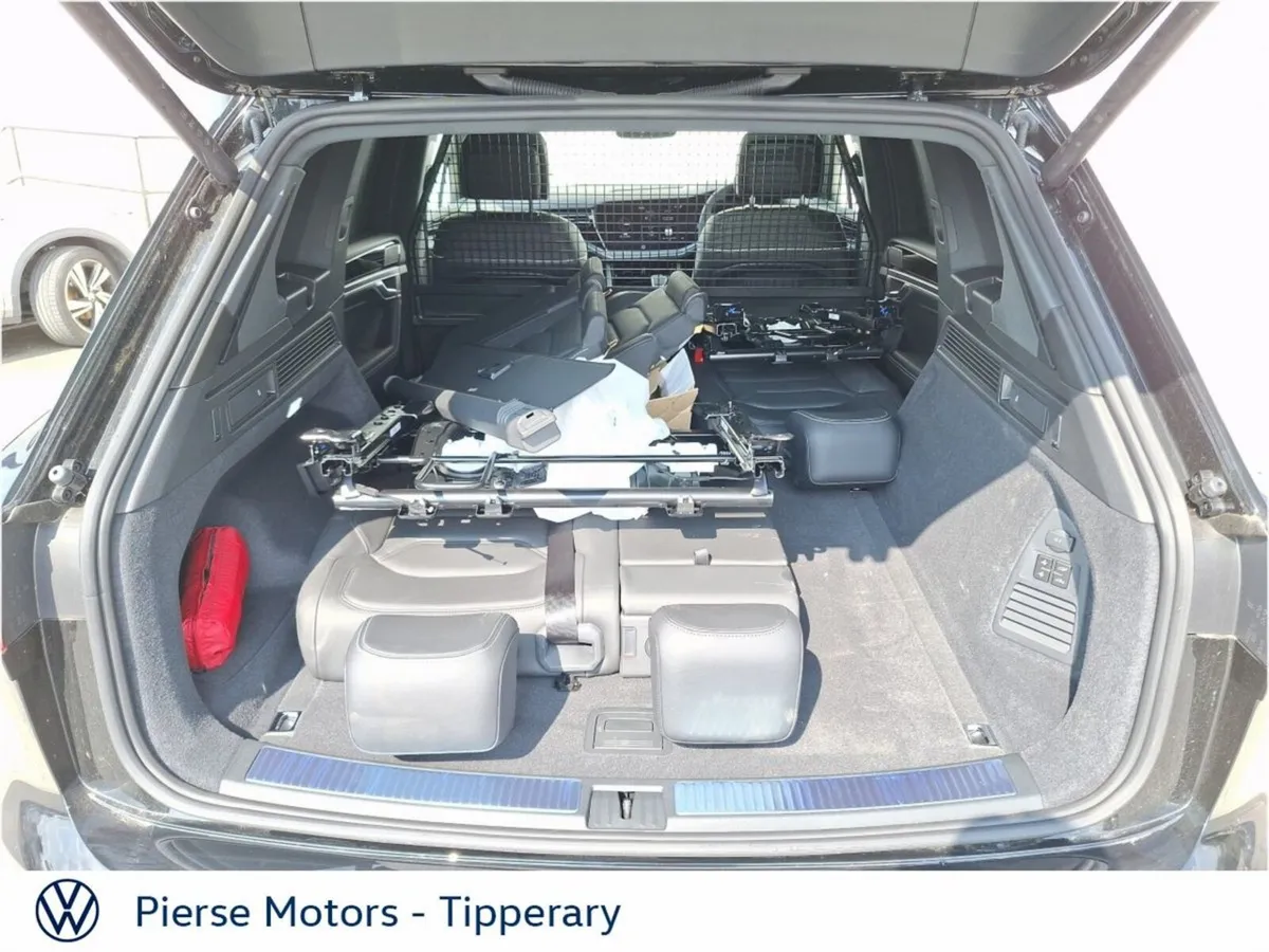 Volkswagen Touareg 3.0TDI 231HP R LINE 4M DSG - Image 4