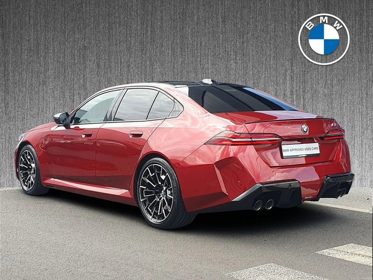 BMW M5 Saloon - Image 2