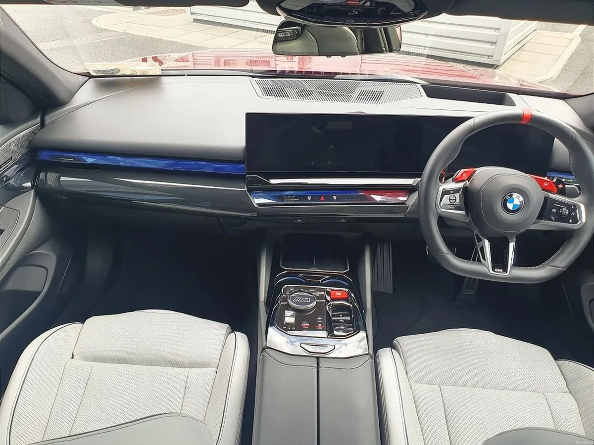 BMW M5 Saloon - Image 4