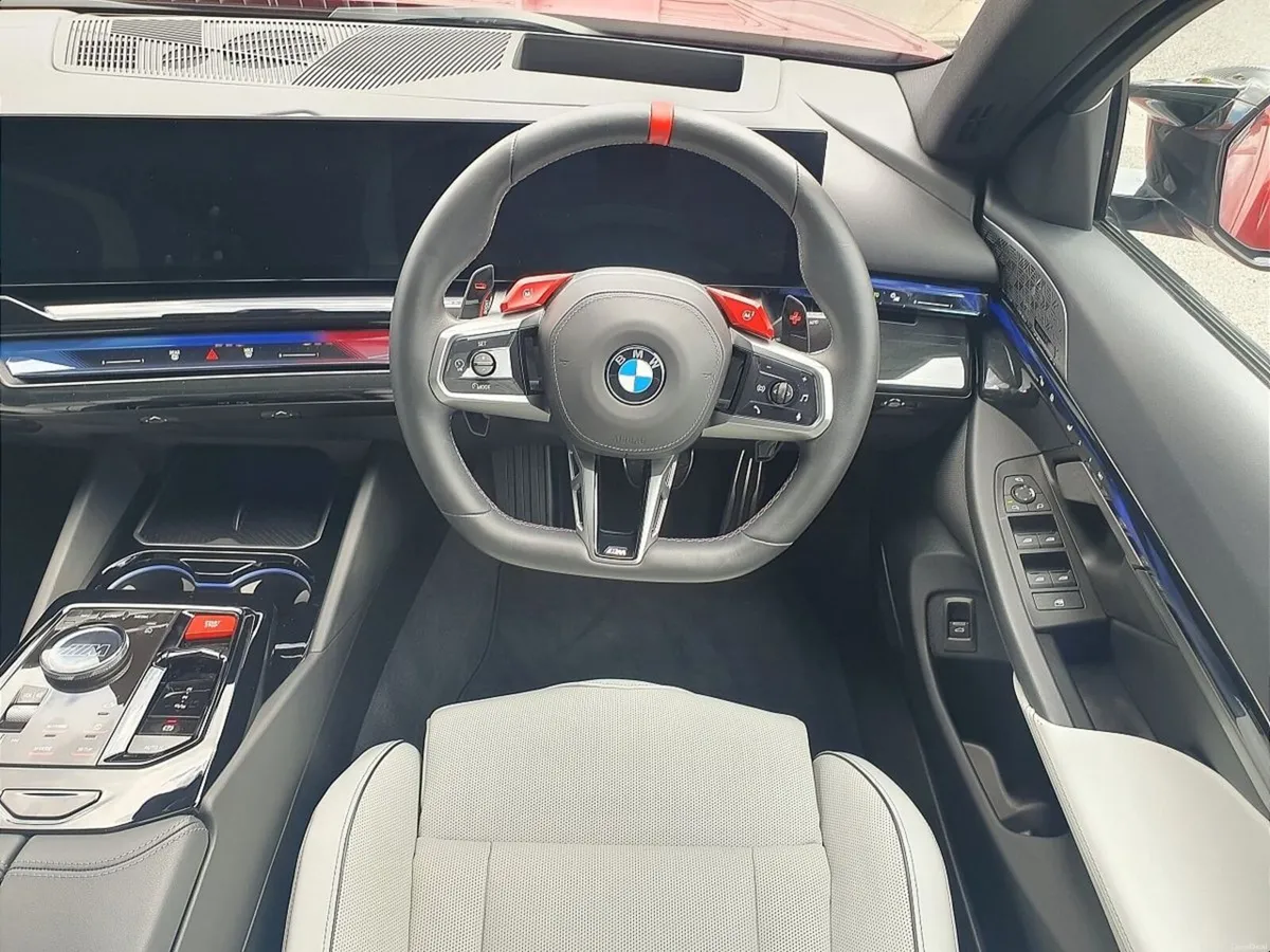 BMW M5 Saloon - Image 5