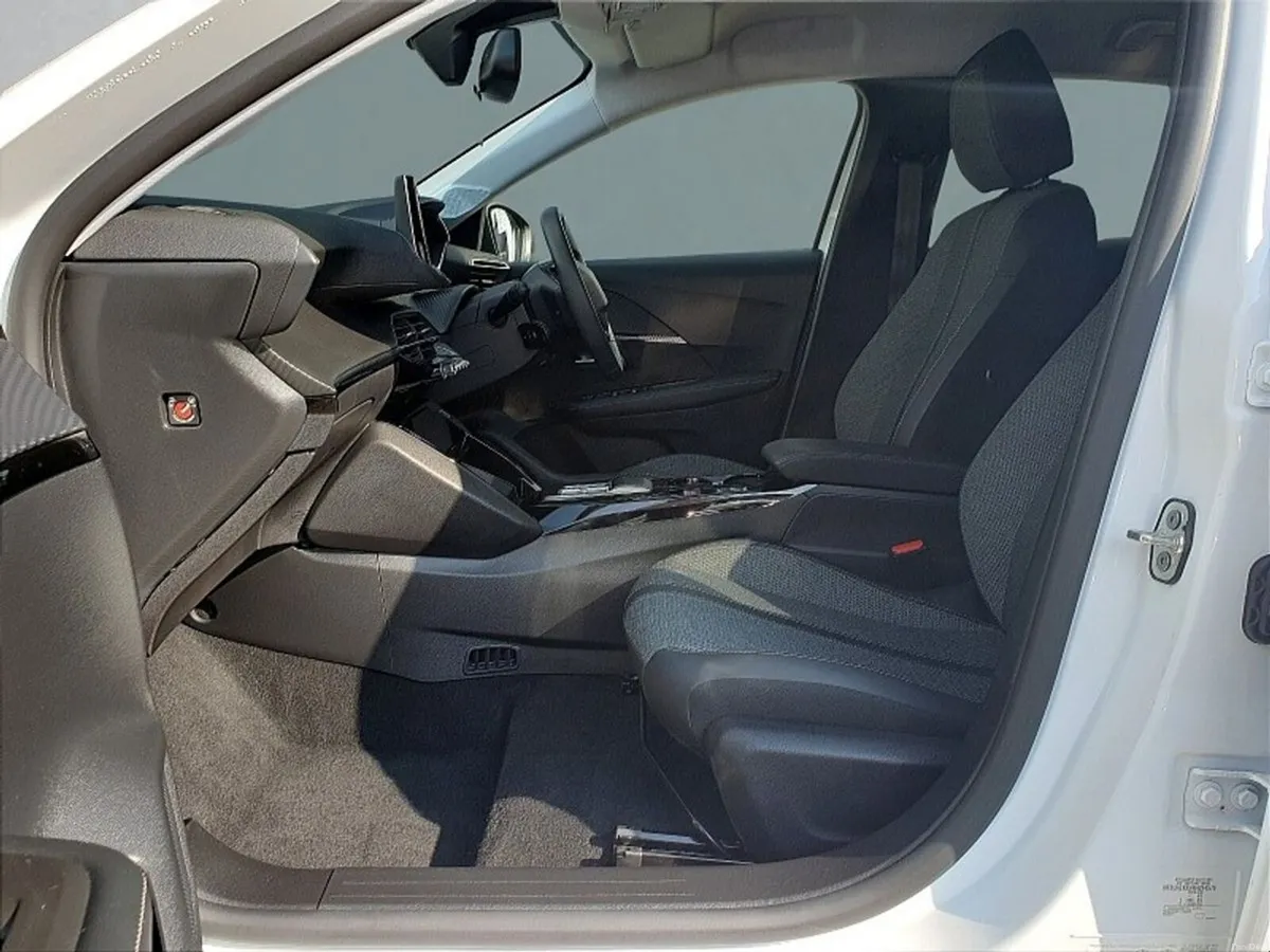 Peugeot 208 ** E208  ** ALLURE HIGH SPEC ** 50KWH - Image 6