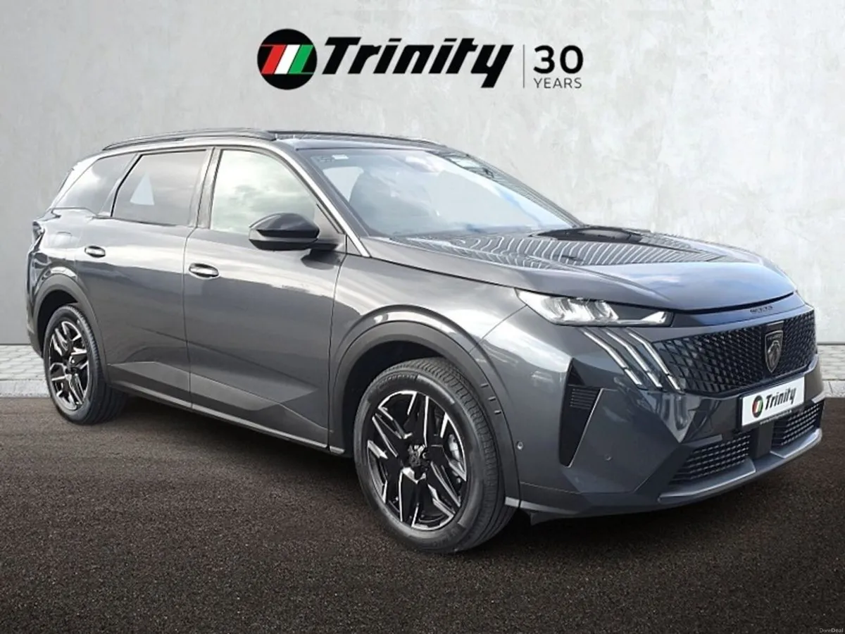 Peugeot 5008 DIRECTORS CAR** 1.2 MHEV 145BHP ** AL - Image 1
