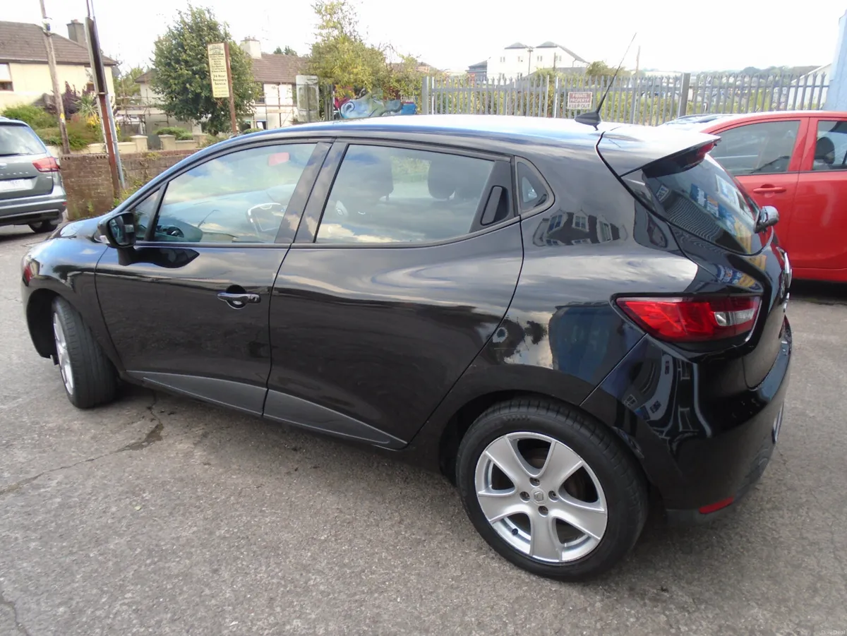 Renault Clio 2015 LOW KMS - Image 4