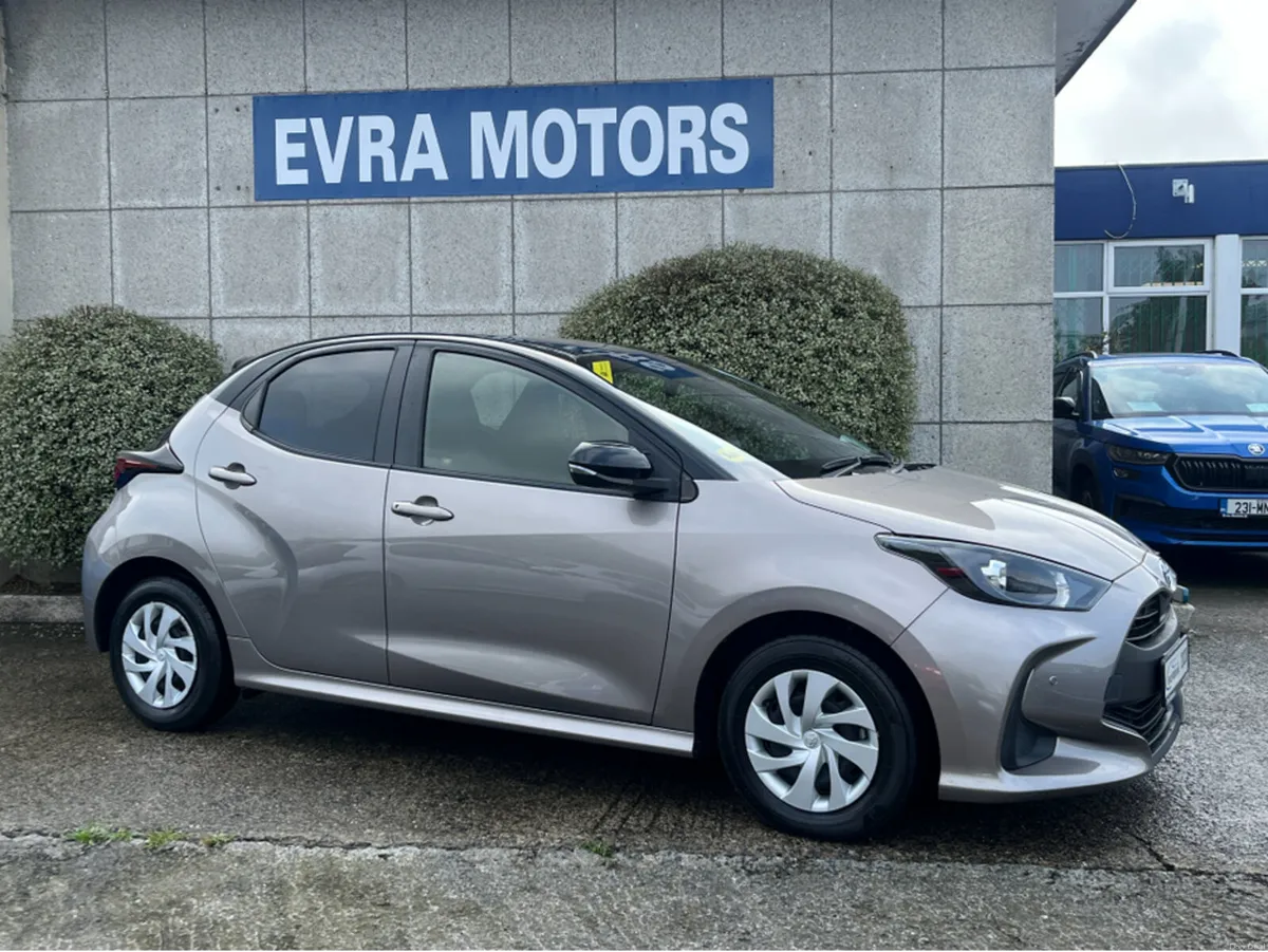 Toyota Yaris G HYBRID AUTOMATIC 1.5 PETROL //REVER - Image 3