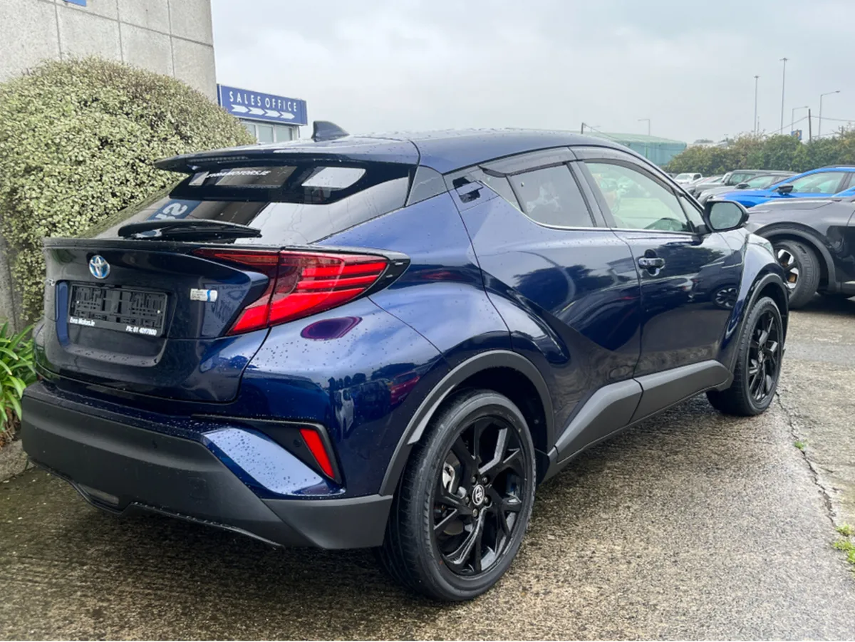 Toyota C-HR SOL NERO AUTOMATIC HYBRID 1.8 PETROL / - Image 4