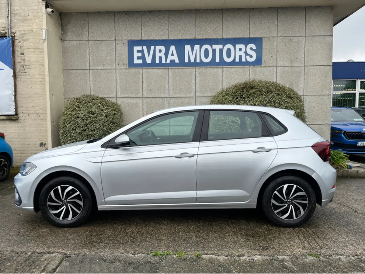 Volkswagen Polo LIFE 1.0 PETROL MANUAL //REVERSE C - Image 5