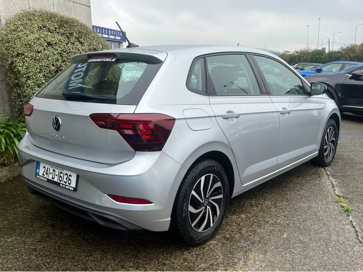 Volkswagen Polo LIFE 1.0 PETROL MANUAL //REVERSE C - Image 4
