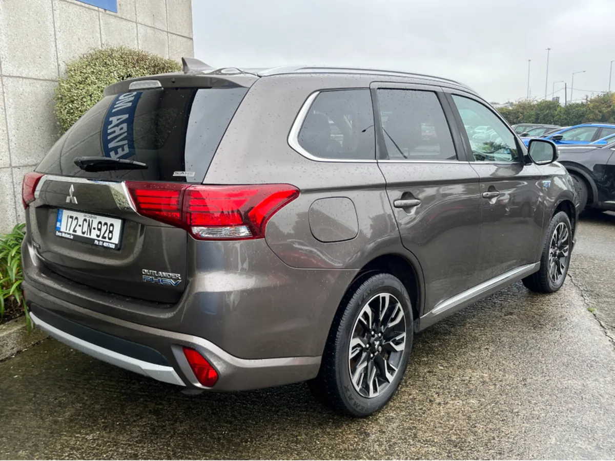 Mitsubishi Outlander 4H 4WD HYBRID PHEV AUTOMATIC - Image 4