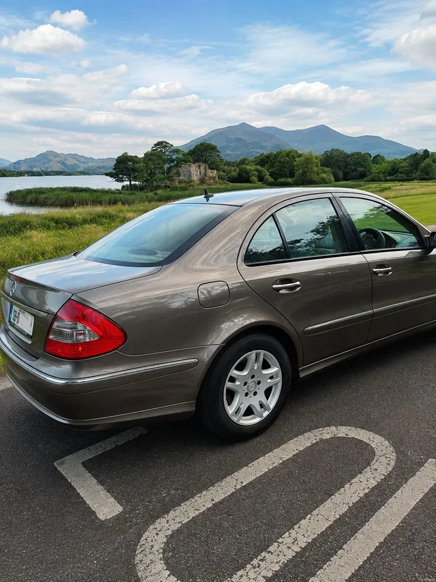 Mercedes-Benz E-Class 2008 - Image 2