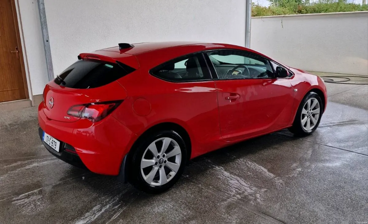 Opel astra GTC SRI 1.6 Diesel - Image 3