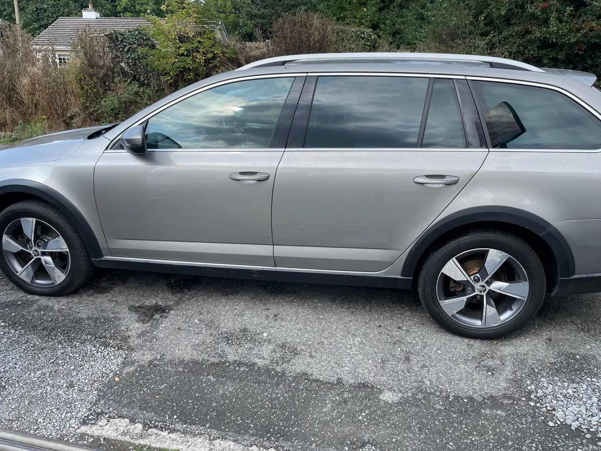 Skoda Octavia Automatic 4x4 Estate - Image 5